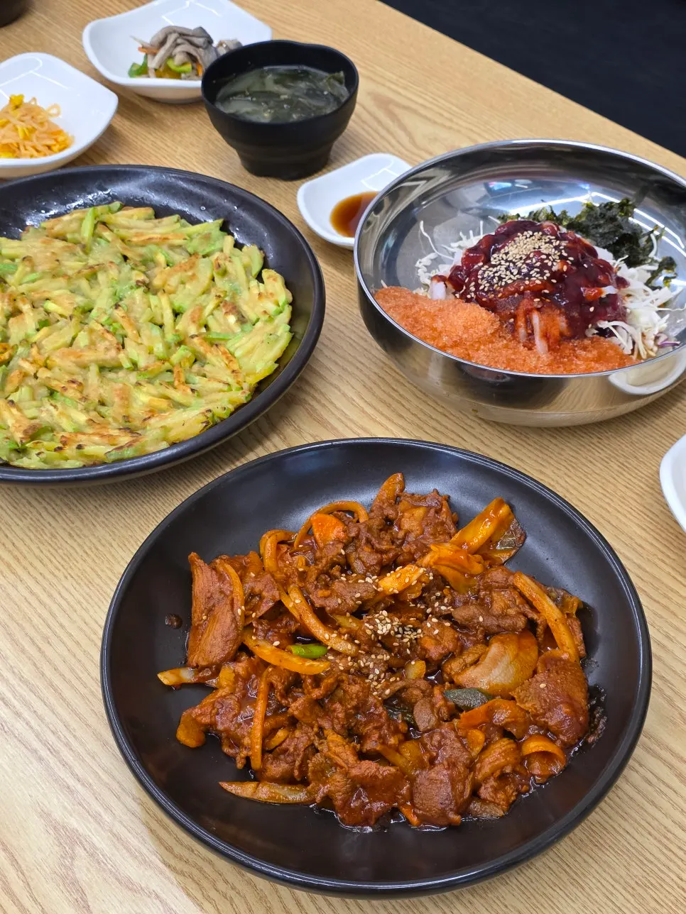 오 장인손맛 방문을 소개하는 세로 사진
