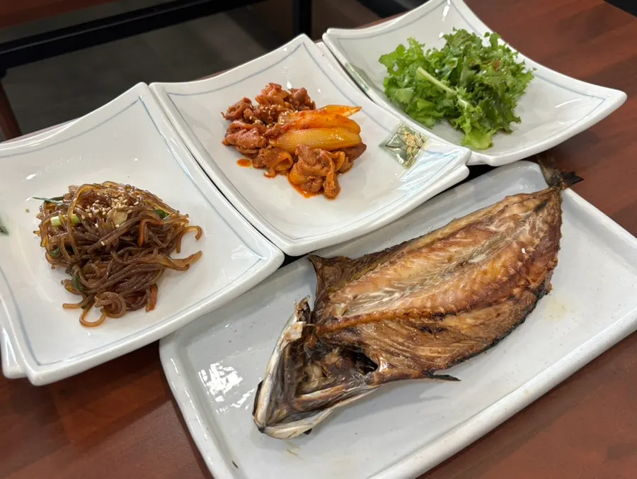 The full table at Mikodam Magok-Balsan Branch after the meal