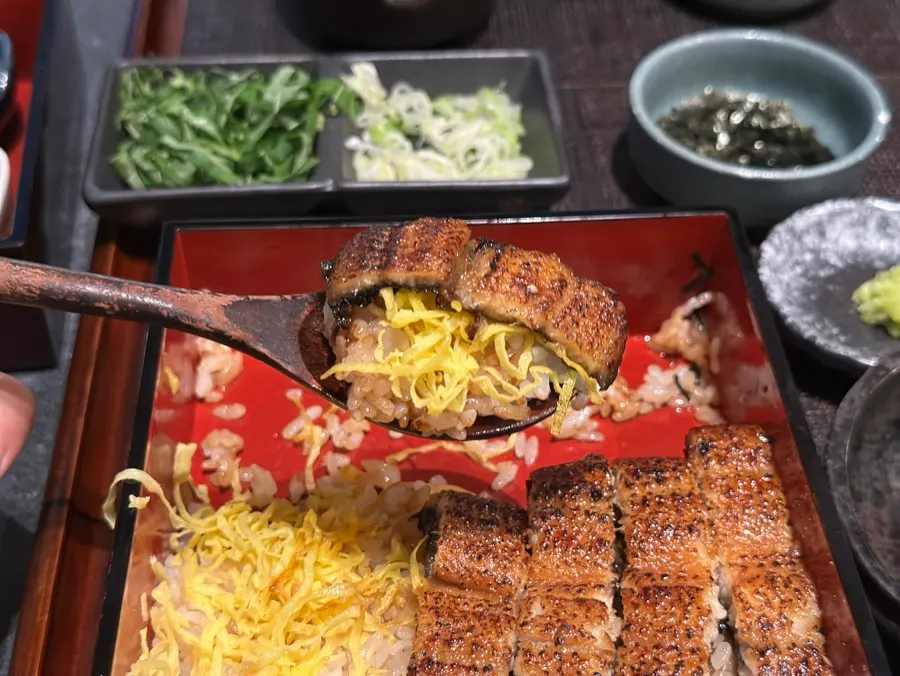 Charcoal-grilled eel surface glazed with tare sauce