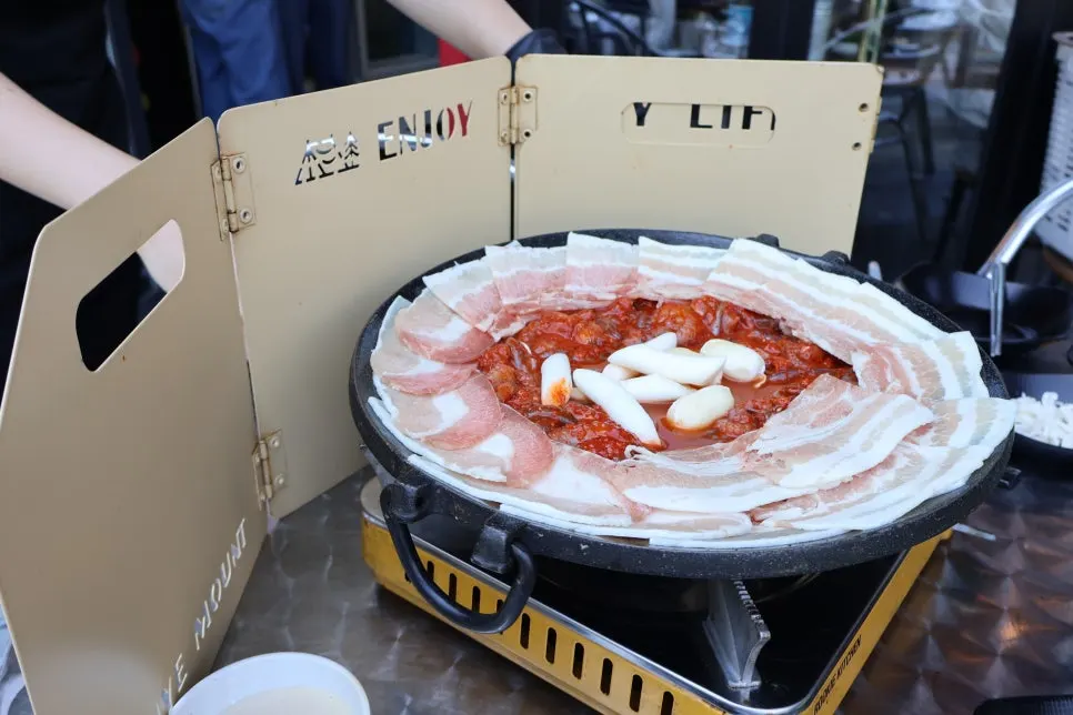 Bean sprouts served with webfoot octopus
