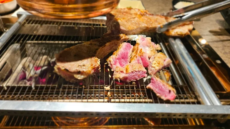 두툼한 양갈비 숯불구이 사진