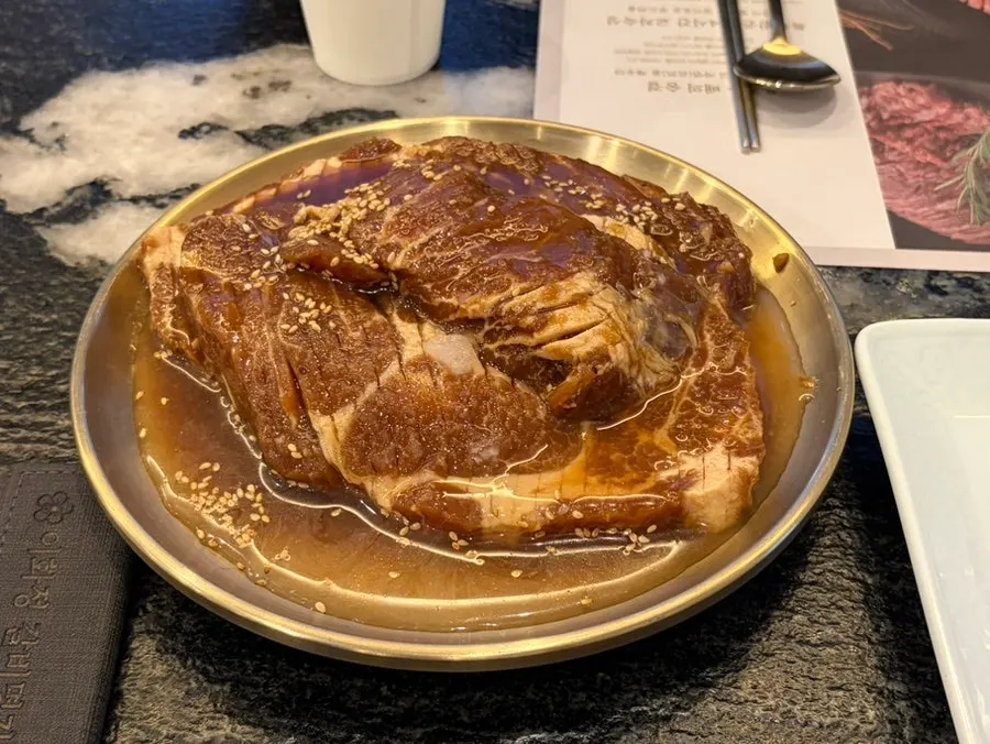 Staff-grilled pork rib meal
