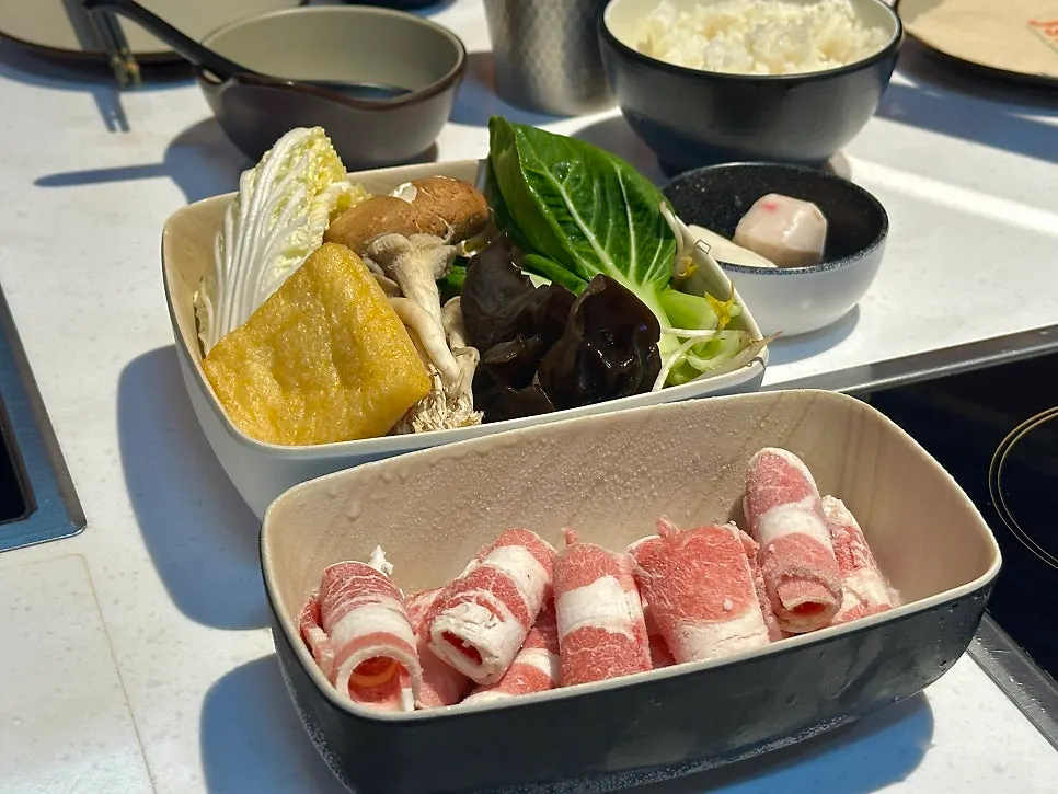 런치 훠궈 모듬야채와 우삼겹