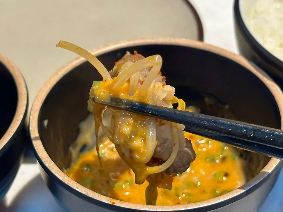 마라 육수 훠궈 조리 모습