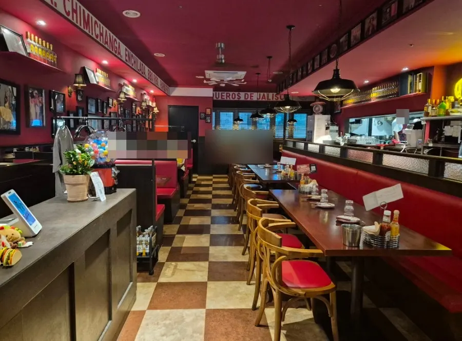 U-shaped seating arrangement inside Taqueros