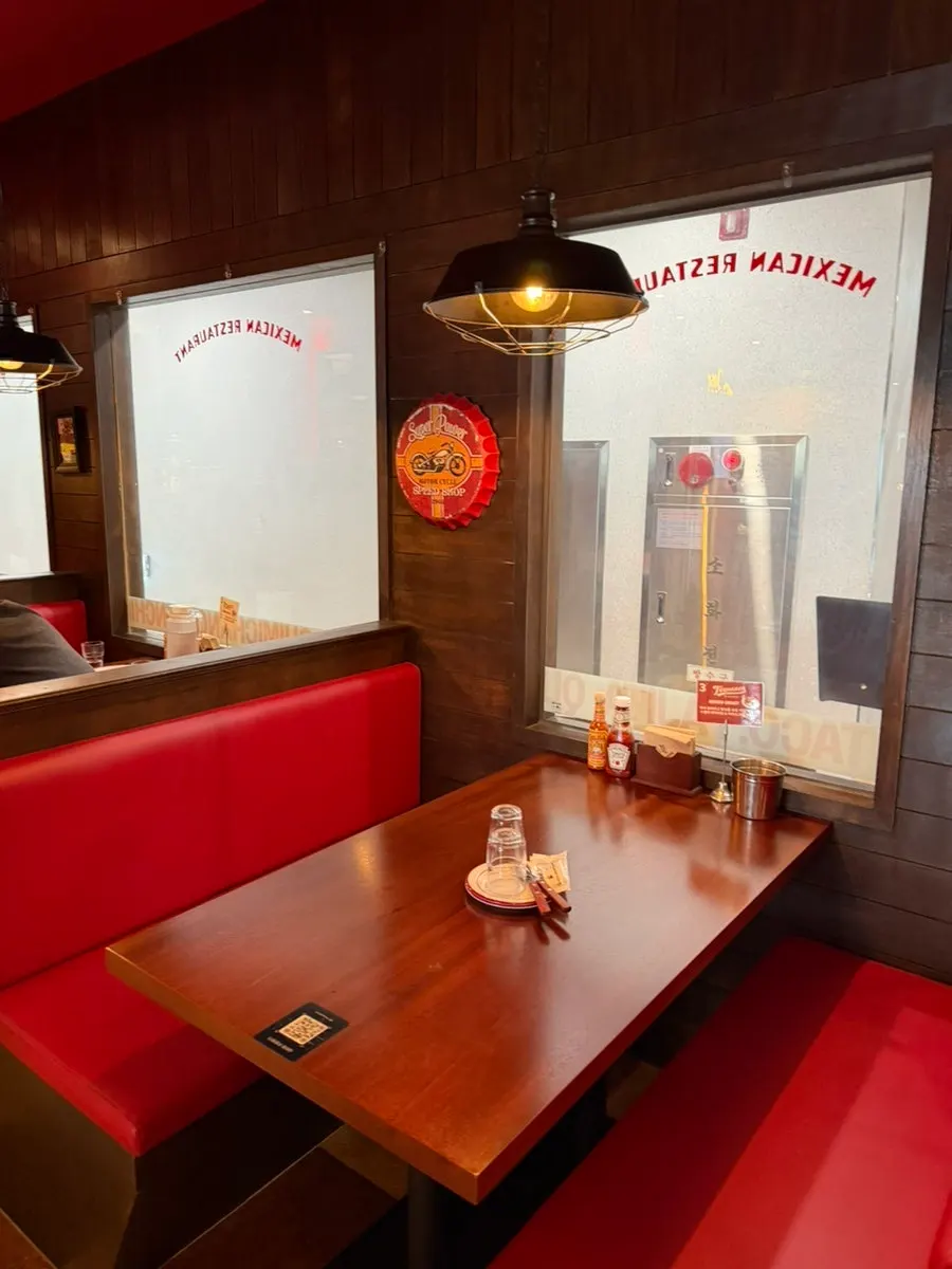 Overall atmosphere at Taqueros Magok Main Branch