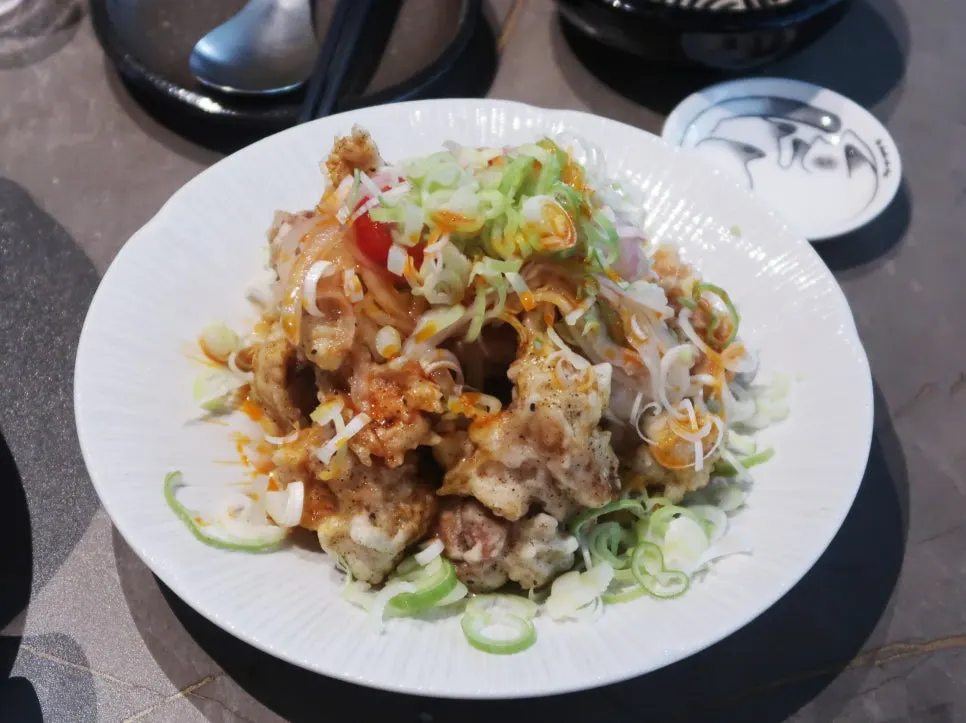 파 듬뿍 올라간 네기 유린기 한 접시