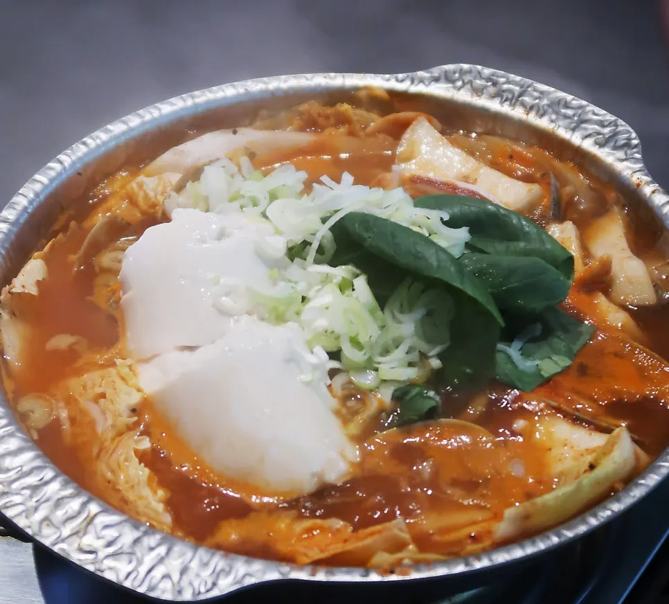 야채와 해산물이 들어간 카이센짬뽕나베 속