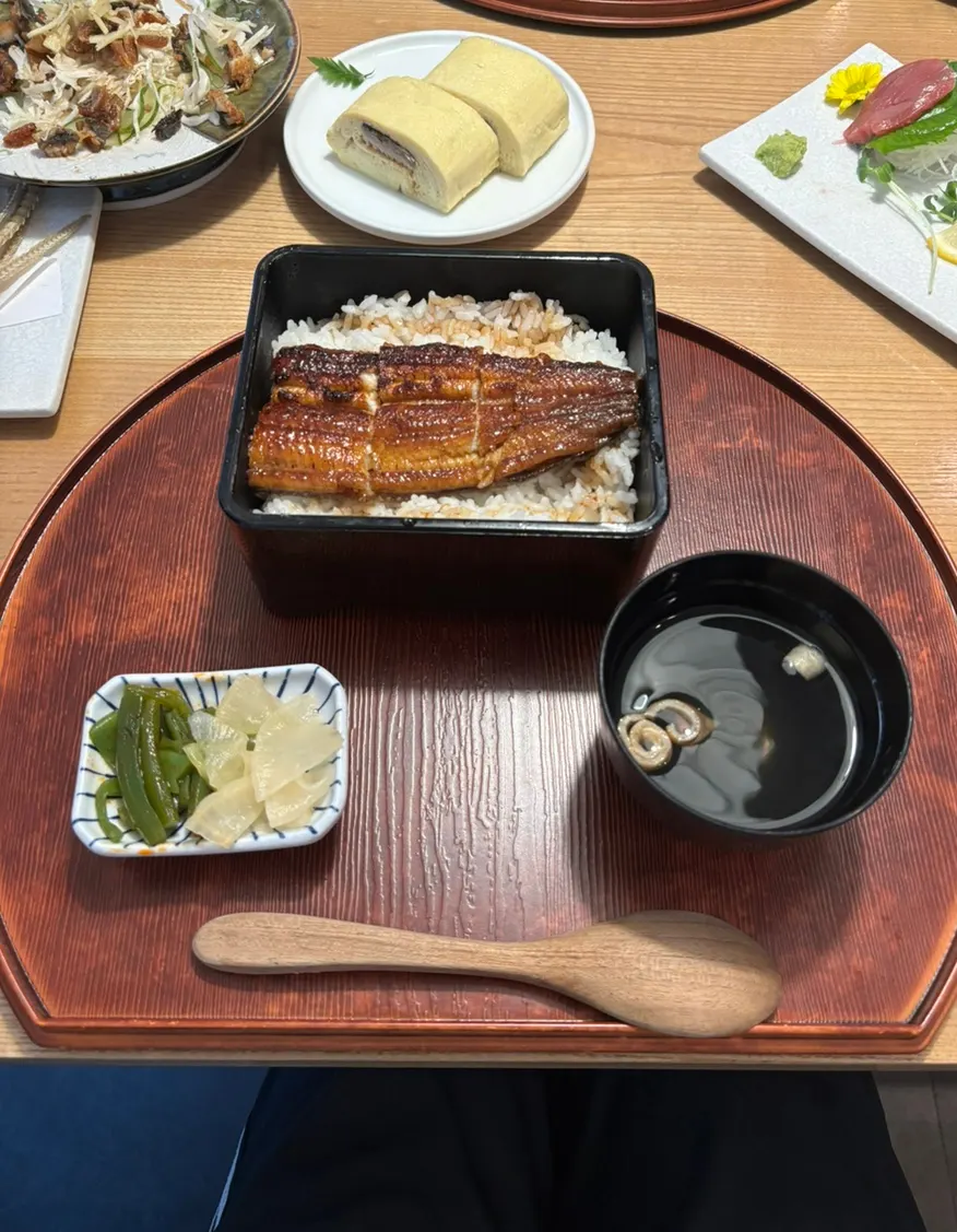 민물장어덮밥과 절임반찬, 장국 한상