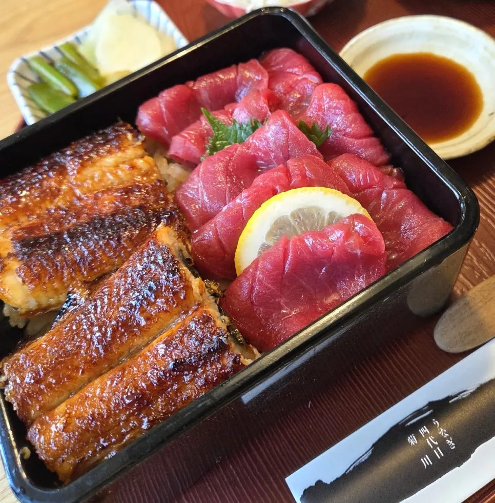우나기 마구로 덮밥 클로즈업