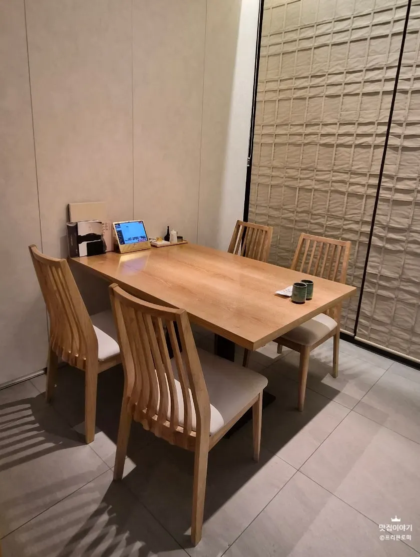 Restaurant seating area divided by partitions