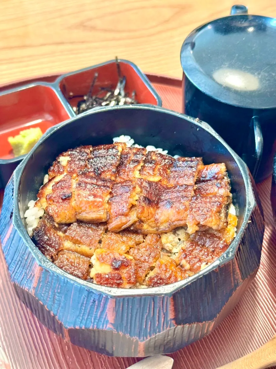 Full hitsumabushi set for two laid out on the table