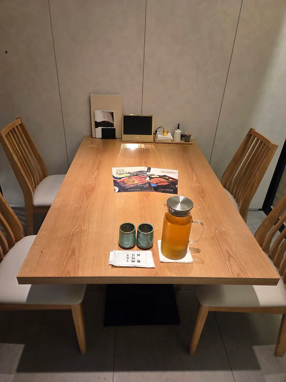 Seating in the upscale private room at Kikukawa
