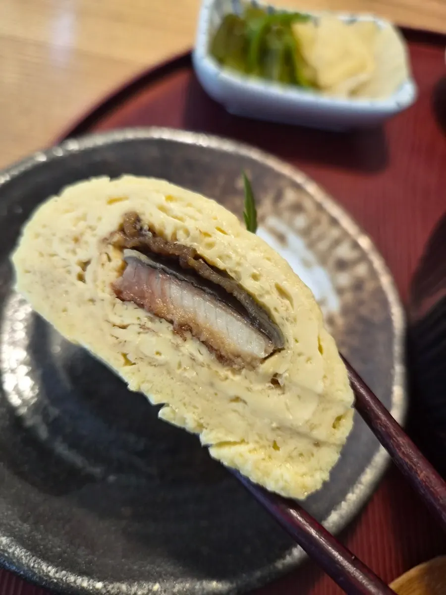 Comparing hitsumabushi and kizami hitsumabushi eel rice bowls at Kikukawa in Magok One Grove
