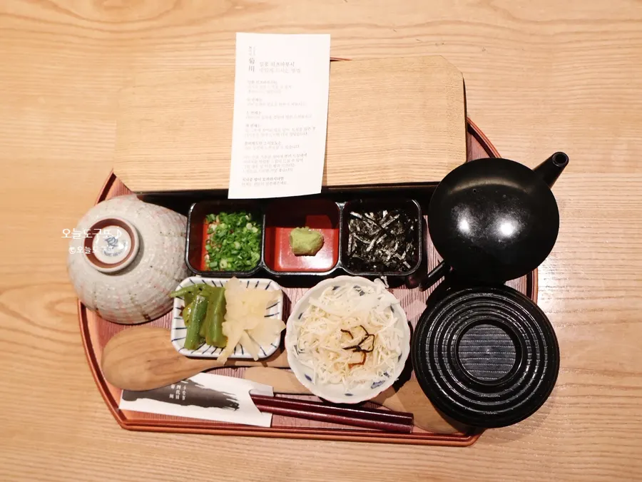 Table setting for ilpum hitsumabushi