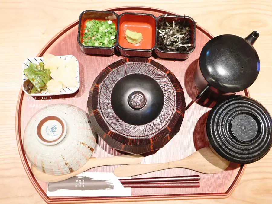 Mentaiko hitsumabushi topped with whole pollock roe