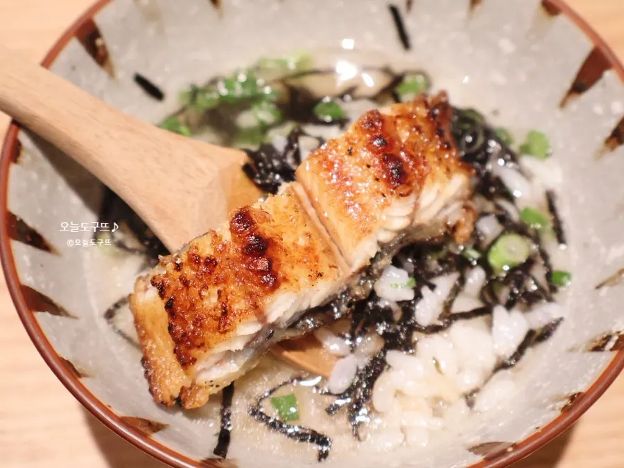 Warm broth for ochazuke with reserved eel