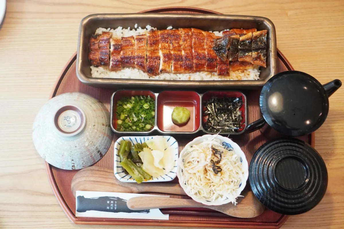 A full spread of Ilpum Hitsumabushi topped with a whole eel