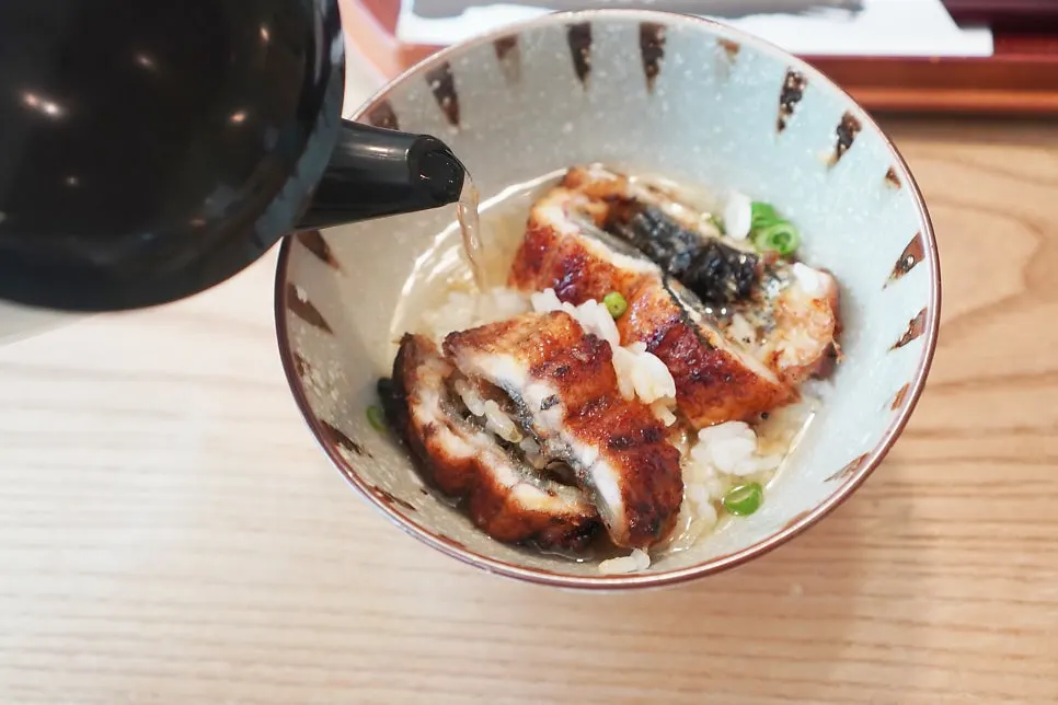 Ochazuke made by pouring dashi broth over eel rice