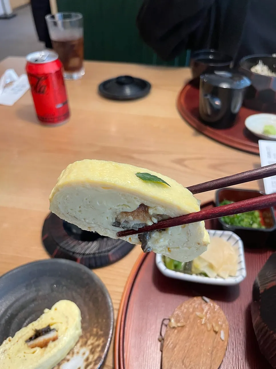 Eel omelet picked up with chopsticks