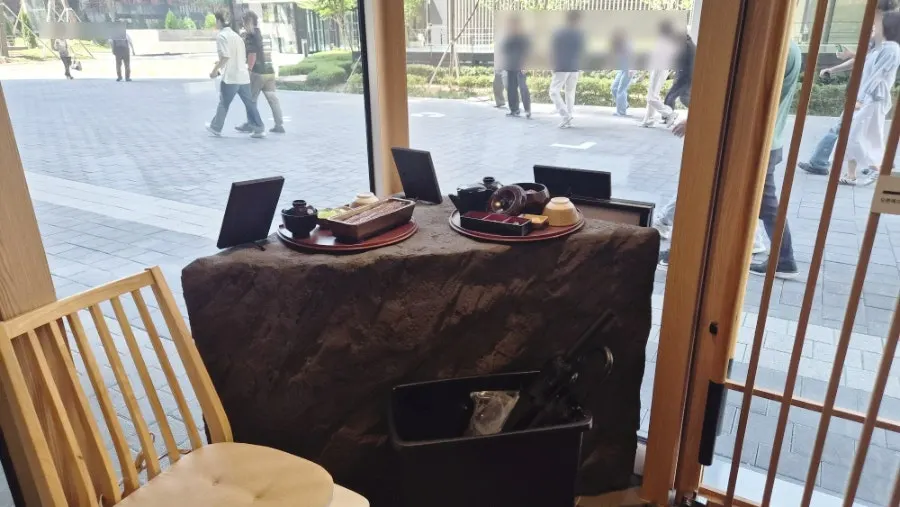 키쿠카와 원그로브점 입구와 간판