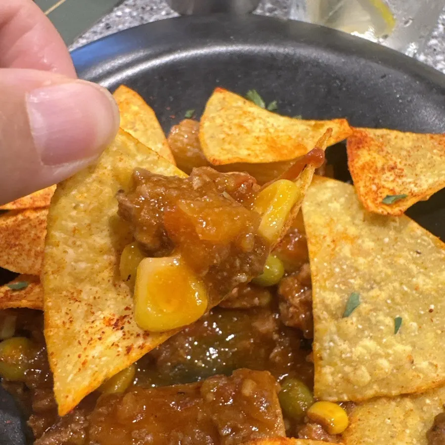 나쵸 파스타 접시 가까이 본 모습