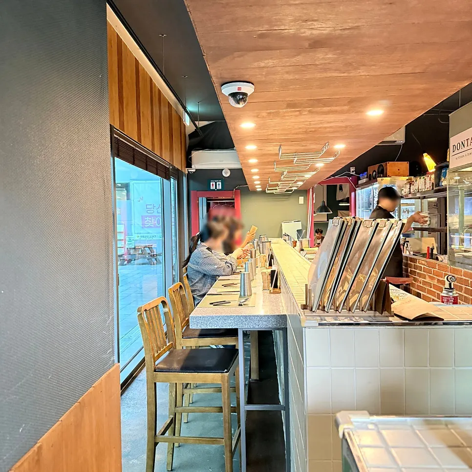 Interior view of Don Tamguso