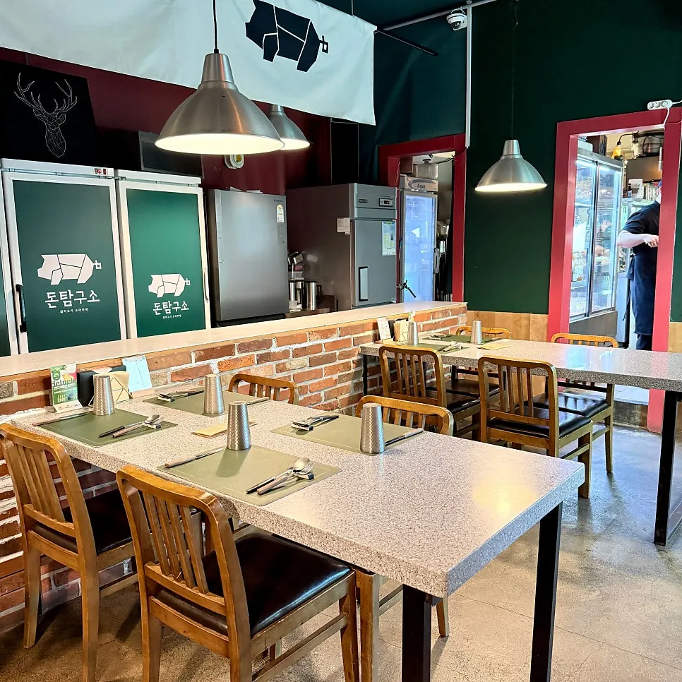 Table seating toward the back of Don Tamguso