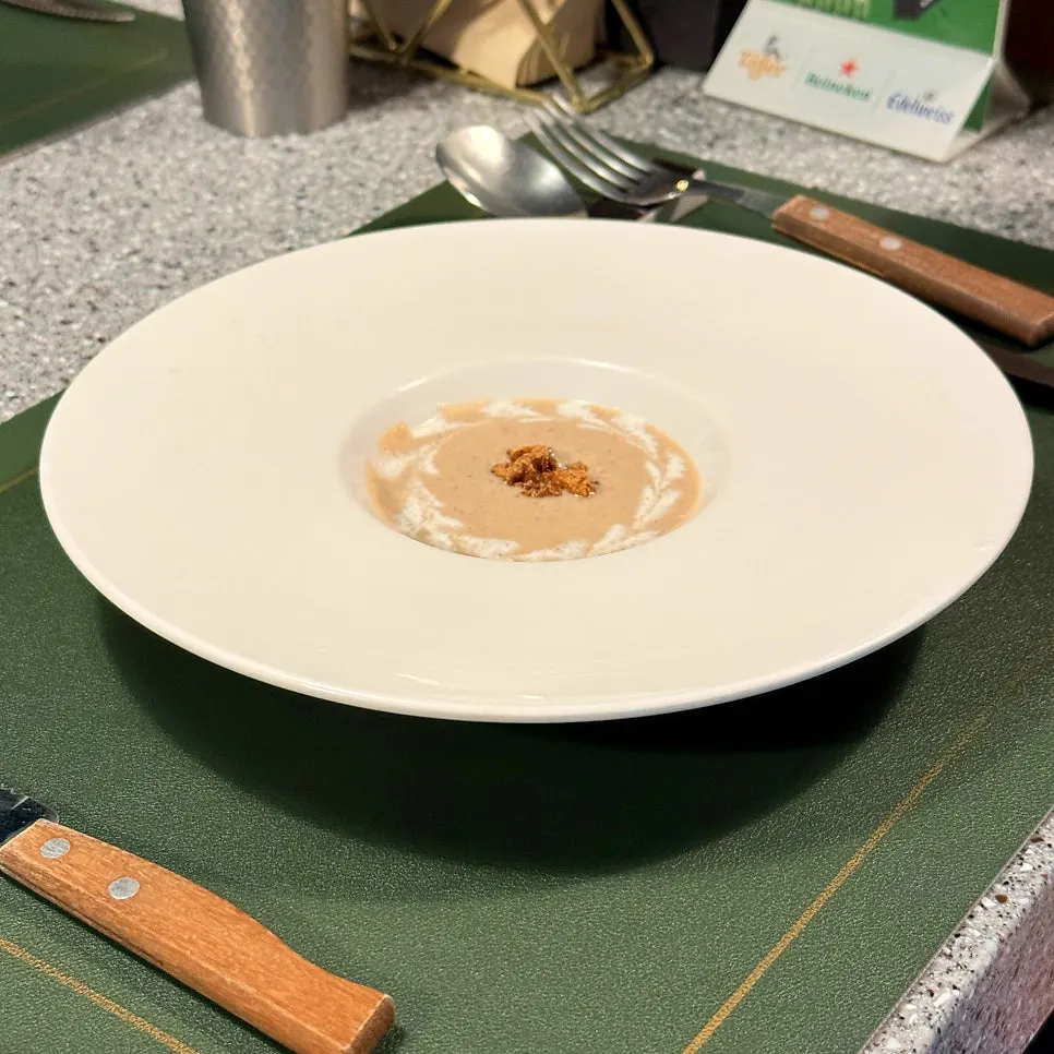 Soup made with chestnut, button mushroom, and cream