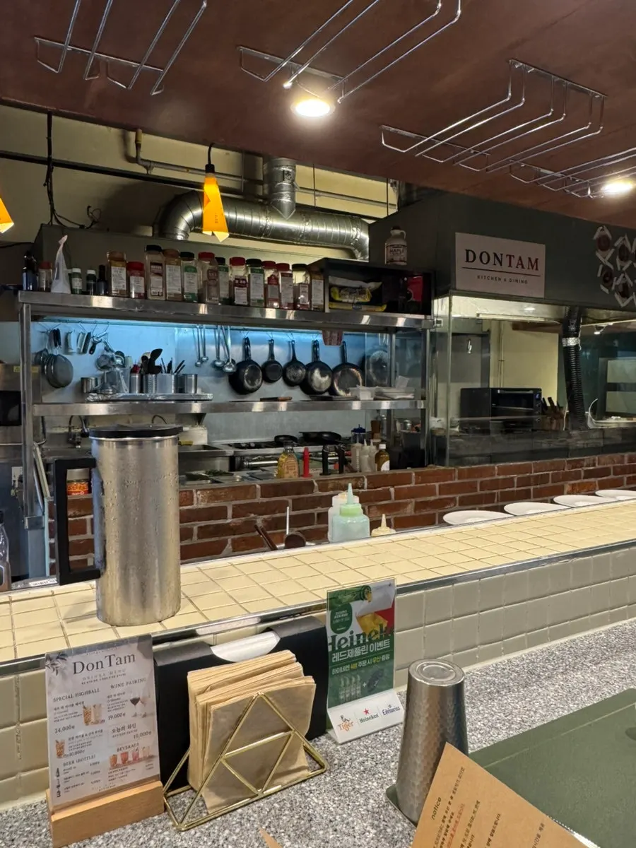 豚探究所套餐用餐空间氛围