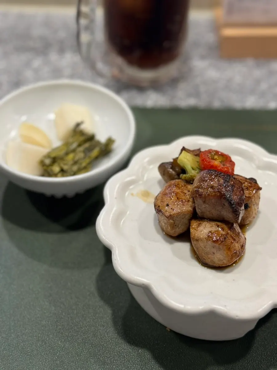 煎得湿润的猪里脊料理