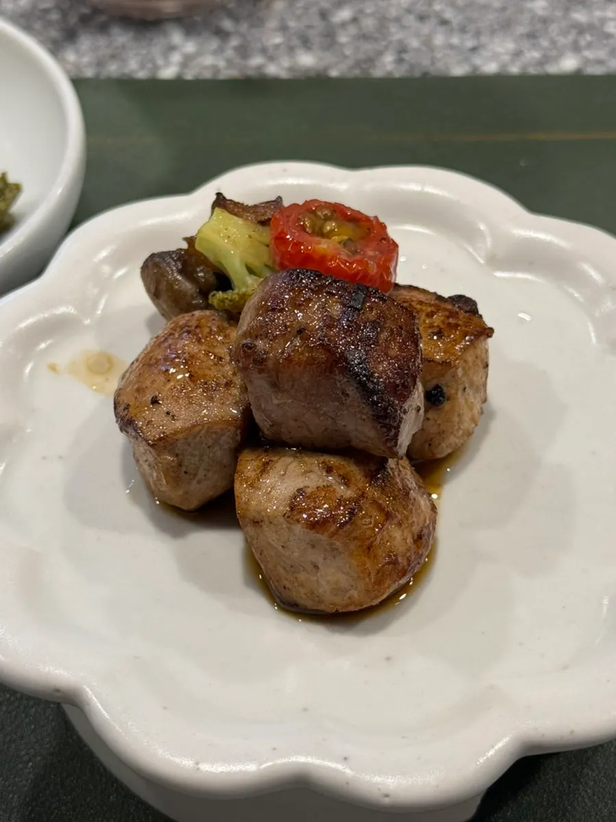 煎得湿润的猪里脊料理