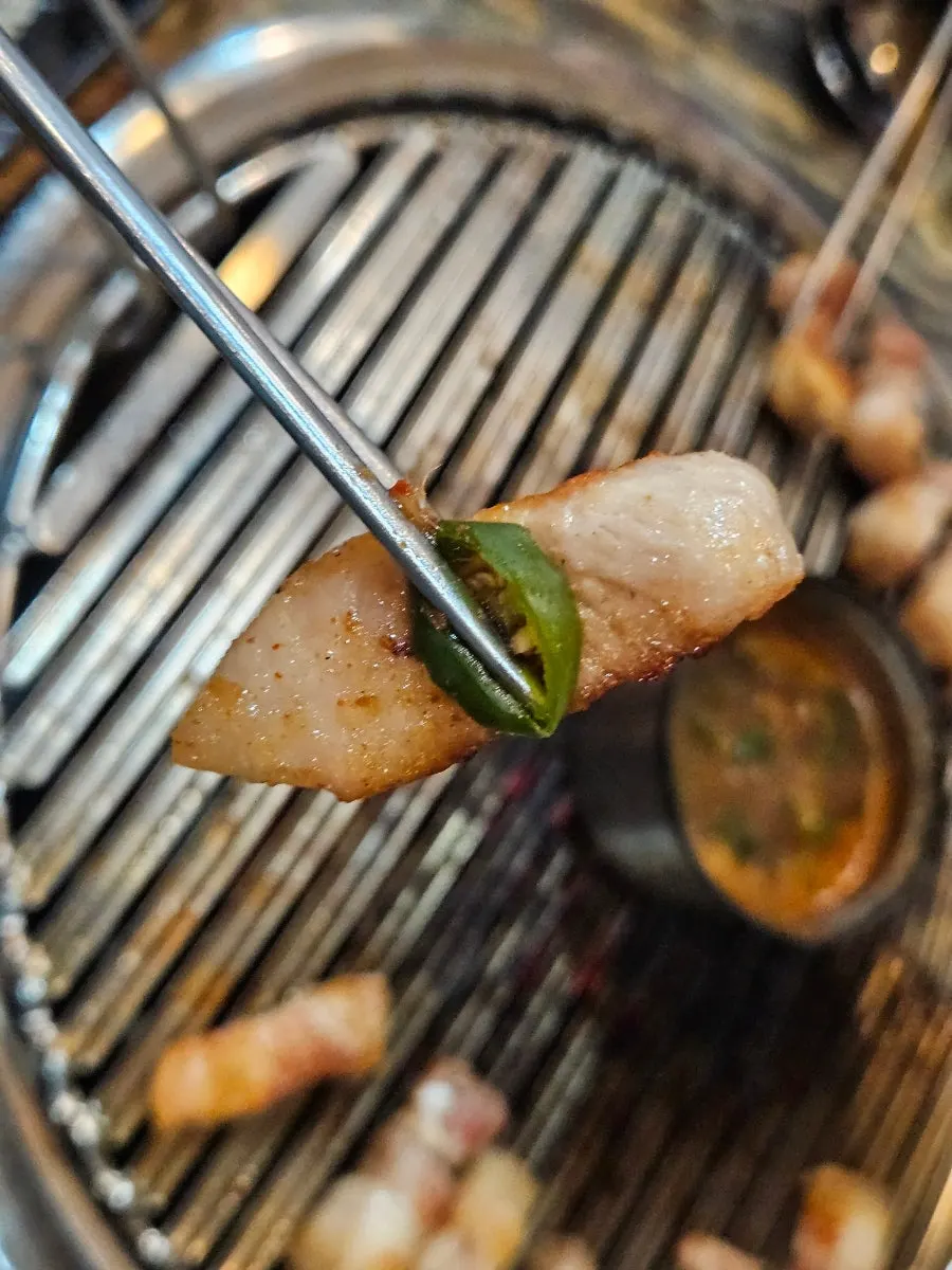 Generous complimentary side dishes served with meat