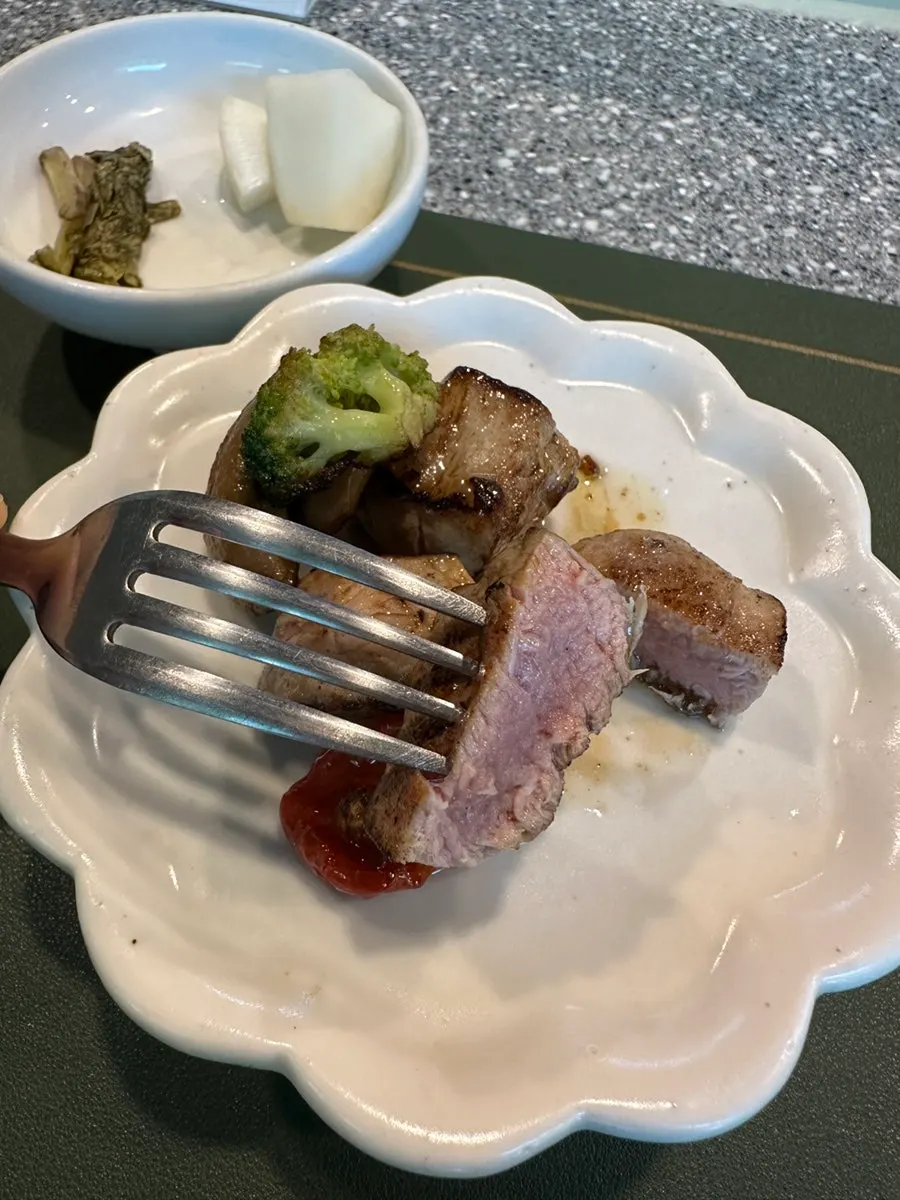 Pork tenderloin with garnishes
