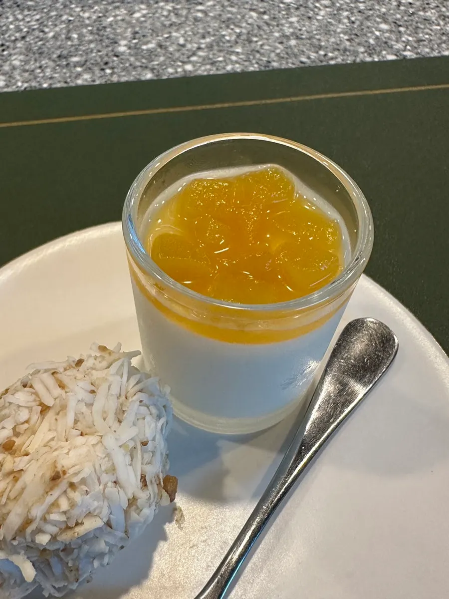 Coconut chapssaltteok dessert