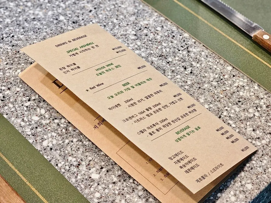 ドンタムグソの店内テーブルセッティング