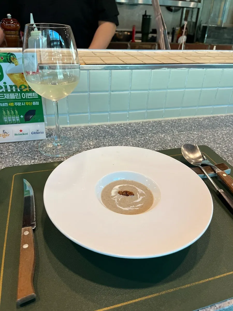 Chestnut and mushroom soup, the first course