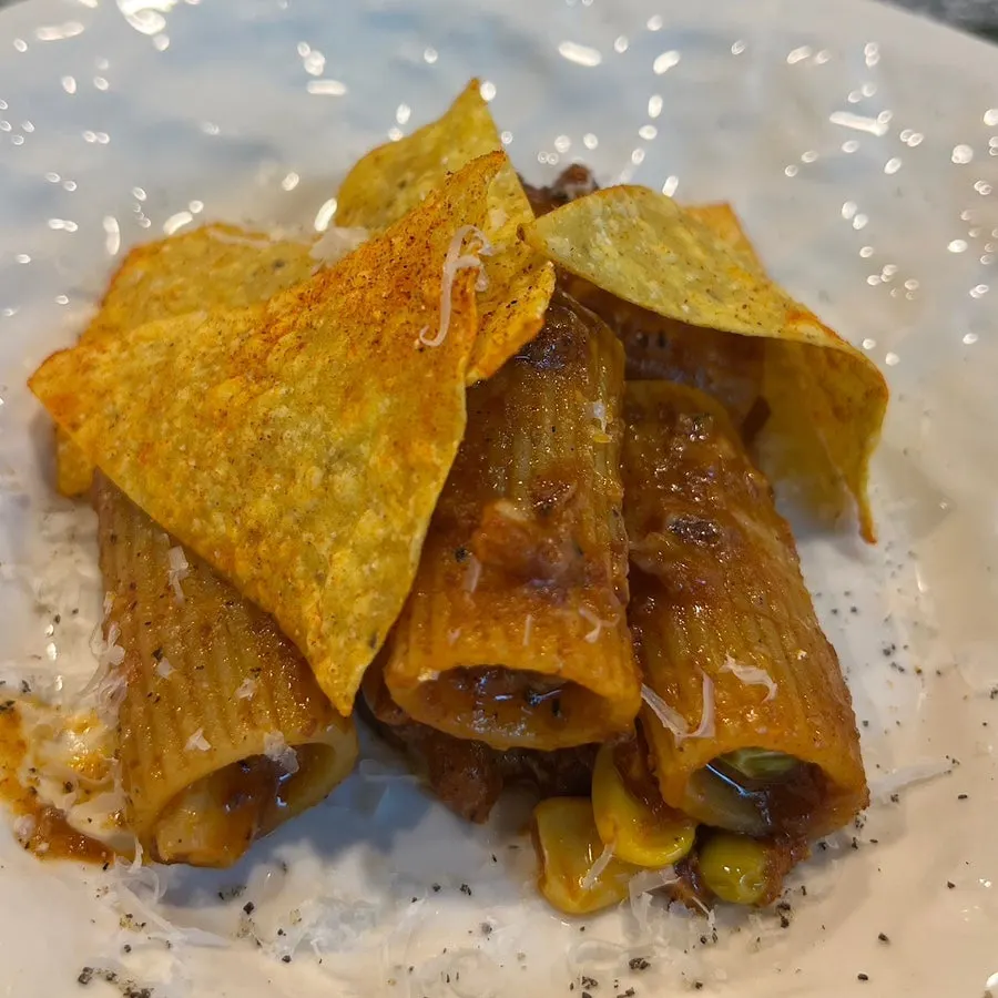 Rigatoni pasta in con carne sauce