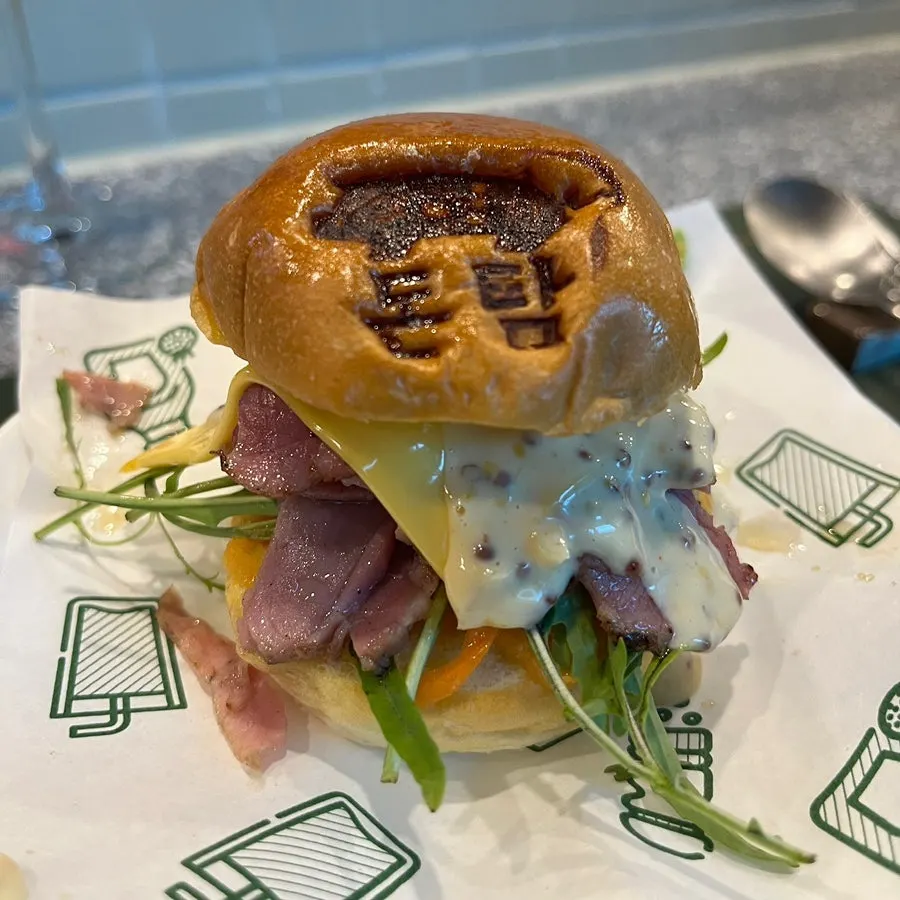 Menu guide for the burger-or-risotto choice course