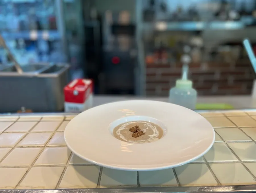 Table set with Don Tamguso's 20,000-won range lunch course