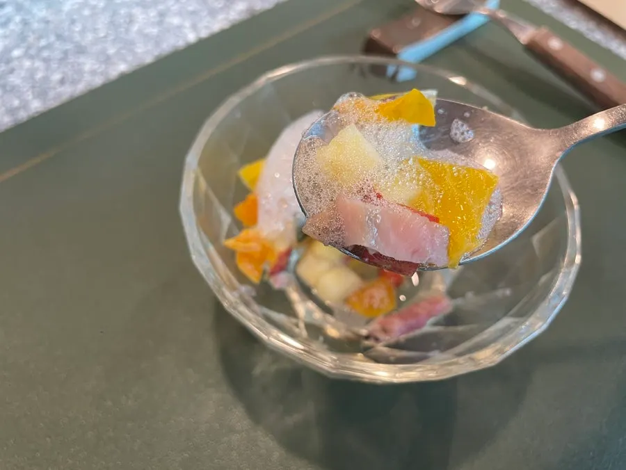 Salad with fruit and prosciutto under a layer of foam