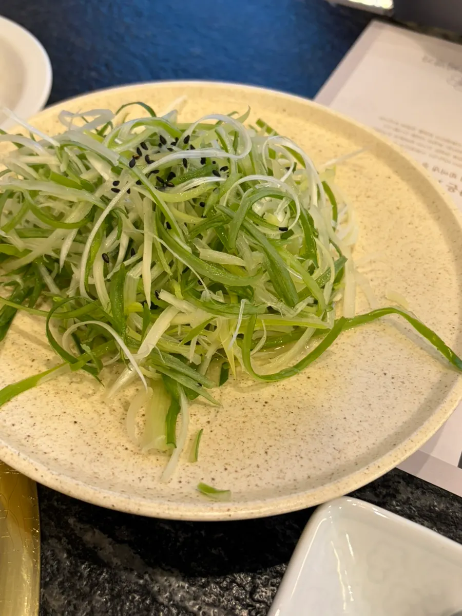 장아찌와 마늘쫑 양파 반찬