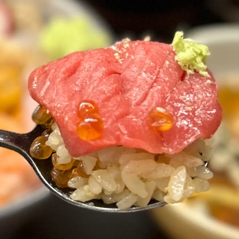 두툼한 사시미 한 점