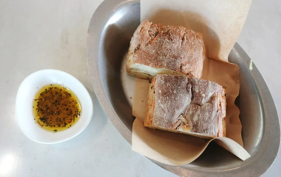 Bread served before the meal at Romaok