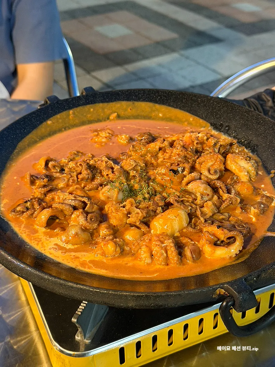 로제 소스가 끼얹어진 쭈꾸미 철판