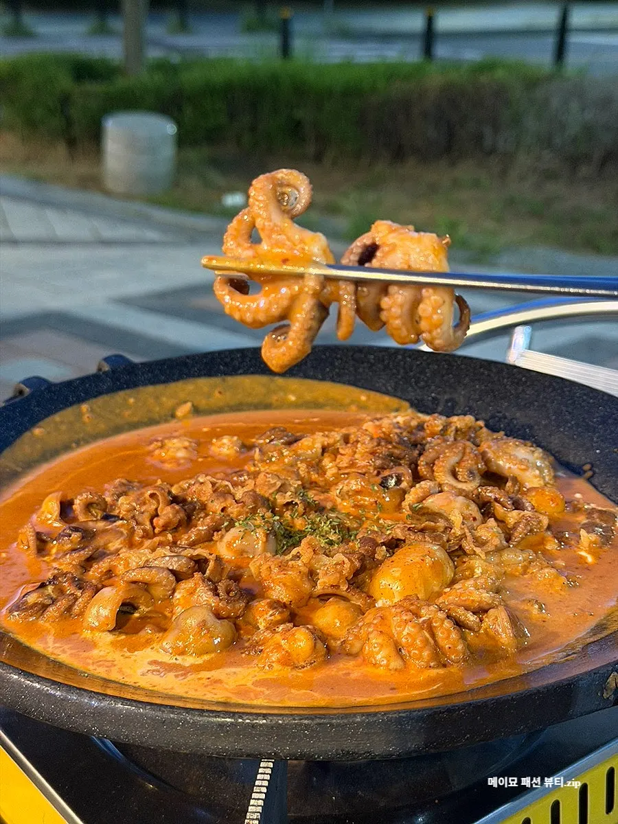 우삼겹 180g을 추가한 로제 쭈꾸미 철판