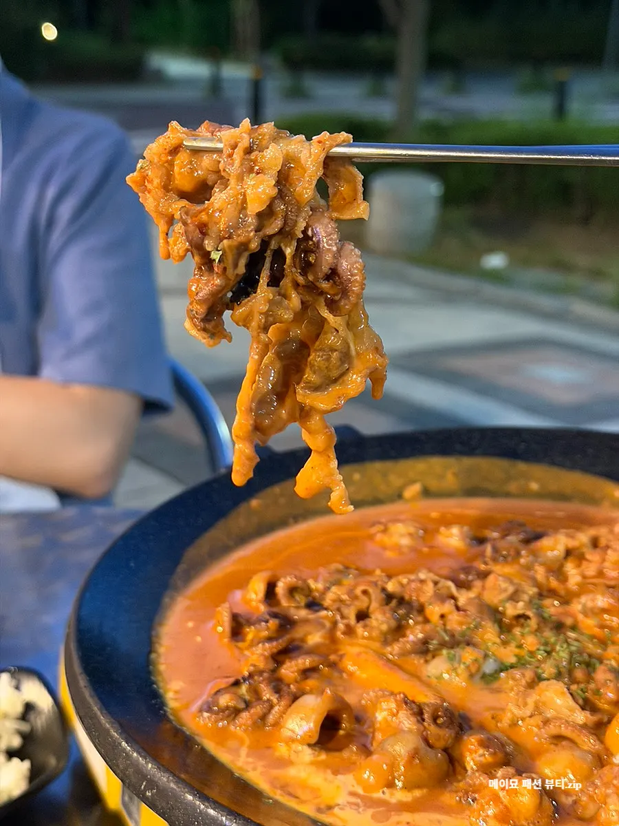 보통맛으로 볶아낸 로제 쭈꾸미 클로즈업
