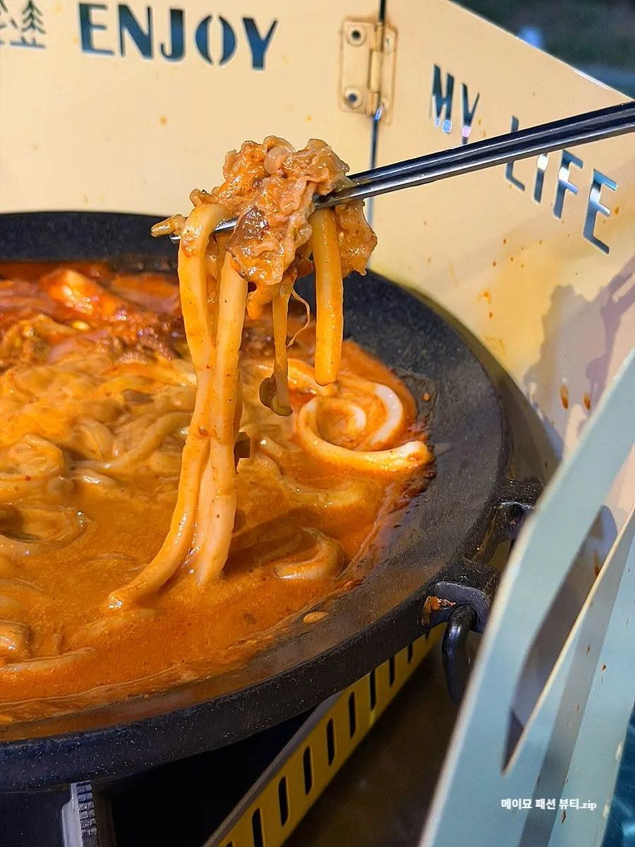 로제 쭈꾸미와 우동 면사리 한 젓가락