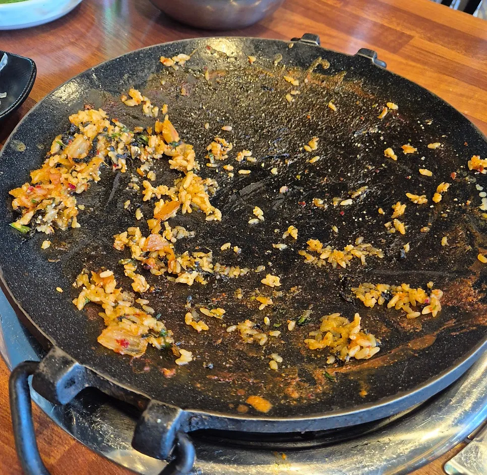 Flying-fish-roe fried rice stir-fried in rose sauce