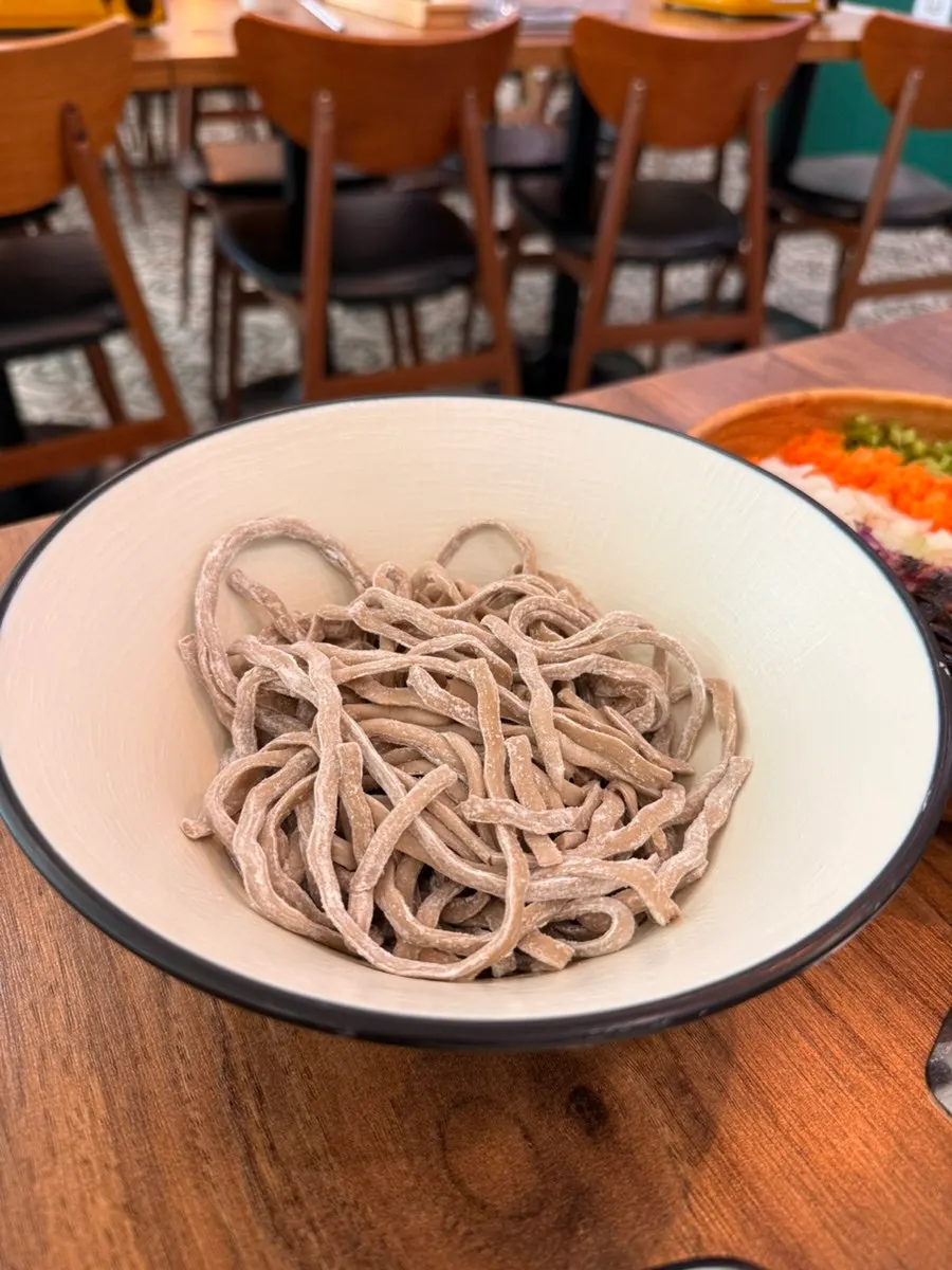 특선묵은지 샤브칼국수 가격이 적힌 메뉴 안내
